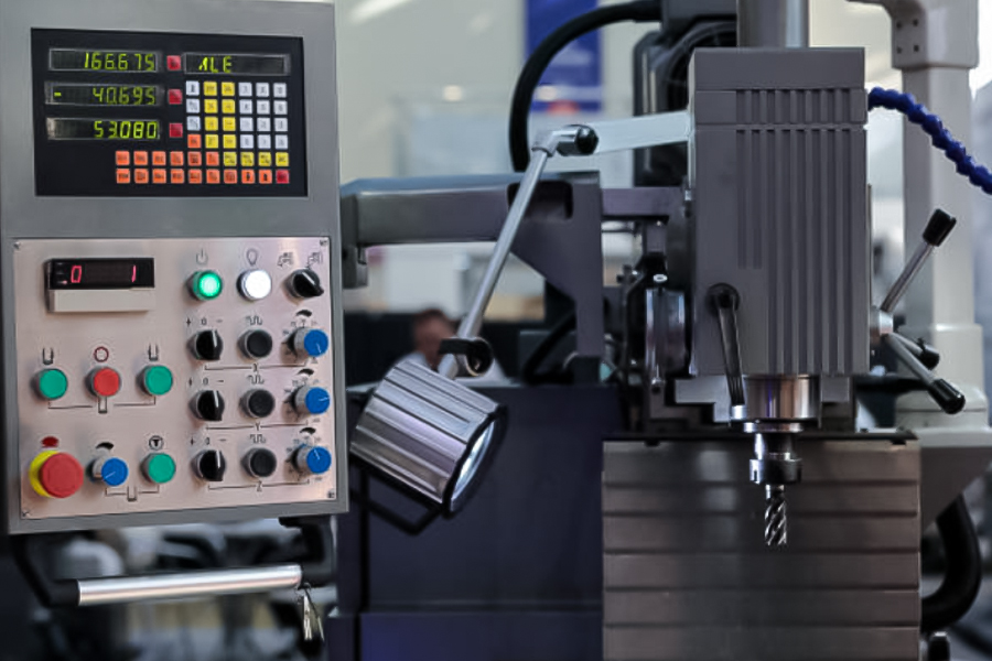 精密加工设备进化论：五轴/四轴/三轴核心技术解析